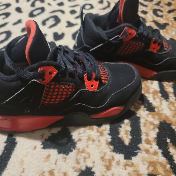 Shoes - Picture 4 of 7